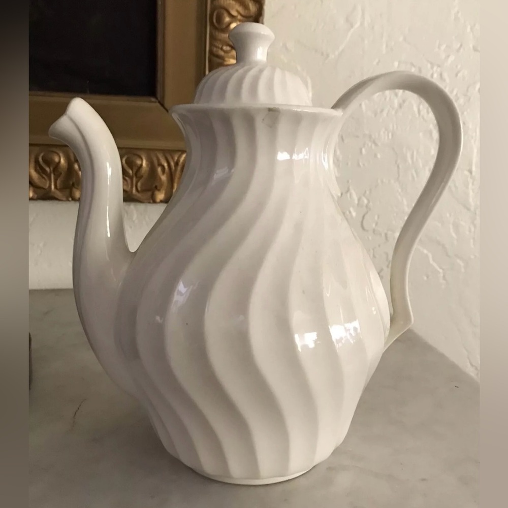 VINTAGE Salem Swirl White Bone China Coffee Serving Pot, USA, Mint Condition